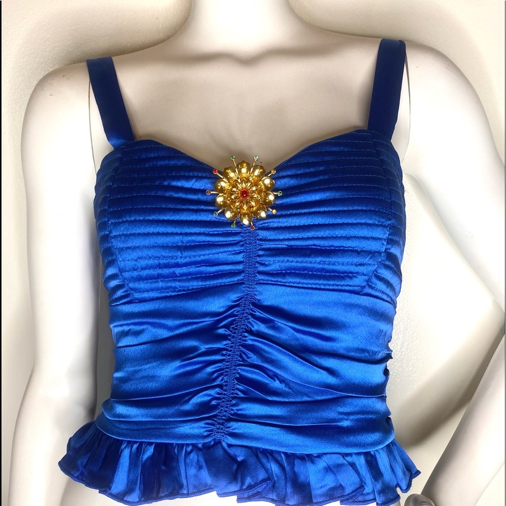 New Summer top. Sm. Pin included